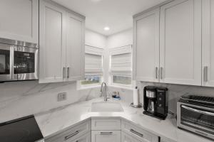 Oceanfront Escape A Coastal 3Br2Ba Retreat With Stunning Views