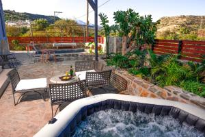 Victorias Luxury Apartment - Private Pool, Jacuzzi