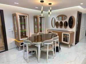 شقة حديثة للايجار لاصحاب الذوق العالي في ارقى مناطق المهندسين