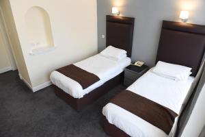Twin Room room in Sandyford Hotel