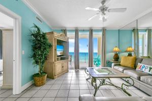 Twin Palms 702