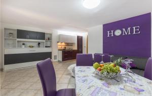 Amazing Apartment In Pavicini With Wifi