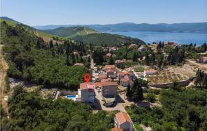 Six-Bedroom Holiday Home In Klek