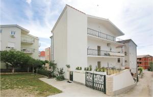Four-Bedroom Apartment In Omis
