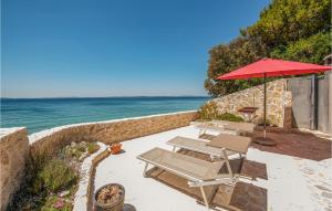 Amazing Apartment In Petrcane With Wifi