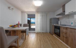 Amazing Apartment In Petrcane With Wifi 