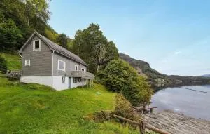 3 Bedroom Stunning Home In Omastrand - Haugen