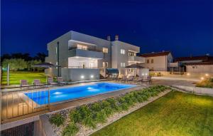 Gorgeous Home In Pula With Sauna
