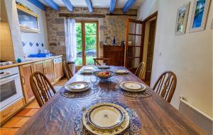 Maisons de vacances 3 Bedroom Gorgeous Home In Creysse : photos des chambres