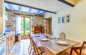 Maisons de vacances 3 Bedroom Gorgeous Home In Creysse : photos des chambres