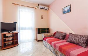 Three-Bedroom Apartment In Posedarje