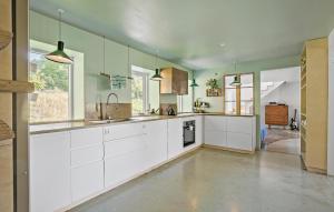 4 Bedroom Beautiful Home In Knebel