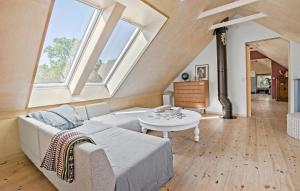 4 Bedroom Beautiful Home In Knebel