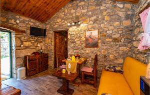 Gorgeous Home In Zelengrad With Kitchen 