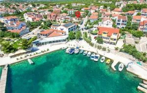 Gorgeous Home In Brodarica - كرابانج