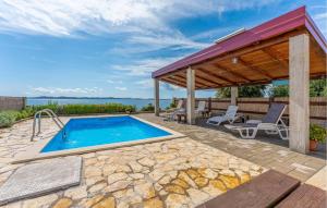 3 Bedroom Lovely Home In Dobropoljana