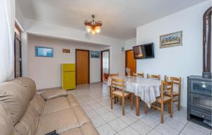 3 Bedroom Lovely Home In Dobropoljana