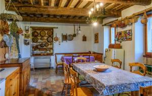 4 Bedroom Beautiful Home In Acqualagna