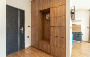 Beautiful Apartment In Vrsi With Wifi