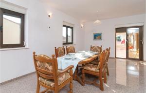 Two-Bedroom Apartment In Bol