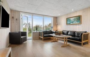 Awesome Home In Løgstør With Wifi