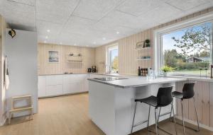 Awesome Home In Løgstør With Wifi