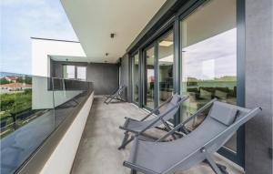 3 Bedroom Amazing Home In Valbandon 