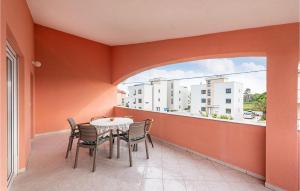 Two-Bedroom Apartment In Vir