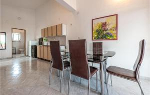 Two-Bedroom Apartment In Vir