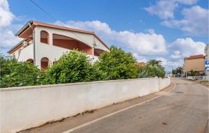 Two-Bedroom Apartment In Vir