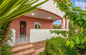 Two-Bedroom Apartment In Vir