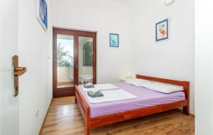Awesome Apartment In Pinezici With Wifi