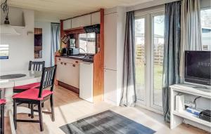 Gorgeous Stacaravan In Tzummarum