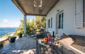 One-Bedroom Holiday Home In Potomje