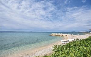 Two-Bedroom Apartment In Podstrana