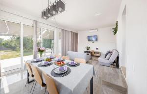 Cozy Home In Dugopolje