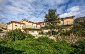 1 Bedroom Gorgeous Apartment In Imotski