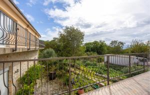 1 Bedroom Gorgeous Apartment In Imotski