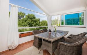 2 Bedroom Stunning Home In Desne