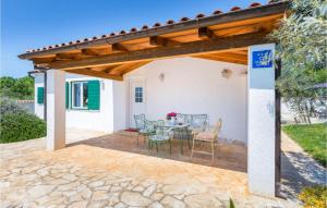 2 Bedroom Nice Home In Pula