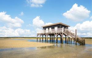 Maisons de vacances 4 Bedroom Amazing Home In Lanton : photos des chambres