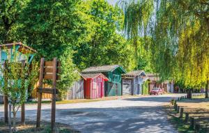 Maisons de vacances 4 Bedroom Amazing Home In Lanton : photos des chambres