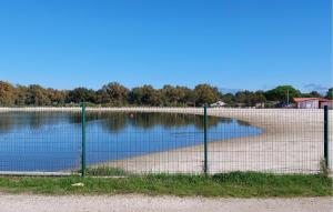 Maisons de vacances 4 Bedroom Amazing Home In Lanton : photos des chambres