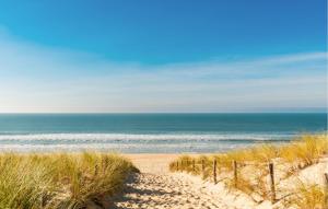 Maisons de vacances 4 Bedroom Amazing Home In Lanton : photos des chambres