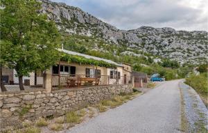 Gorgeous Home In Stinica With Wifi