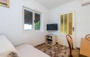 Gorgeous Home In Stinica With Wifi 