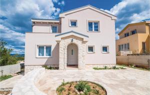 Three-Bedroom Holiday Home In Novigrad