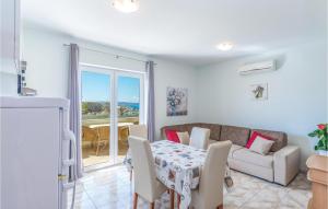 Nice Apartment In Povljana With Kitchen