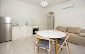 1 Bedroom Nice Apartment In Trogir 