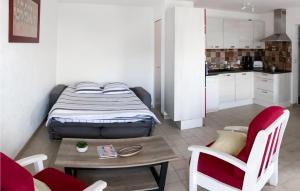 Maisons de vacances 2 Bedroom Stunning Home In Jard-Sur-Mer : photos des chambres